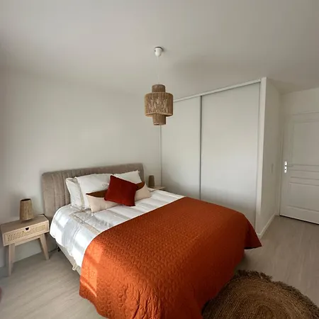 Gare Apartment *
